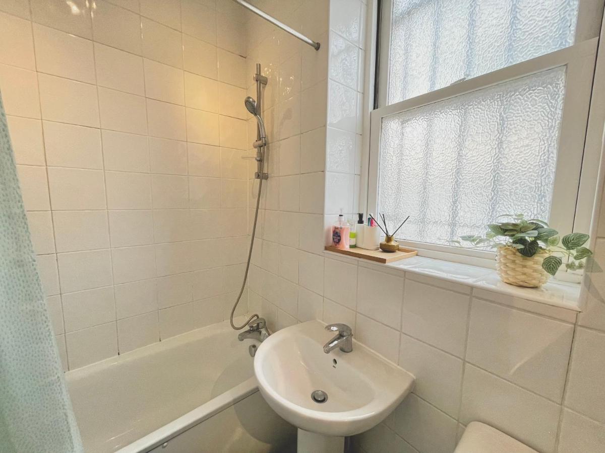 Archway Station Big Bedroom Flat Londen Buitenkant foto